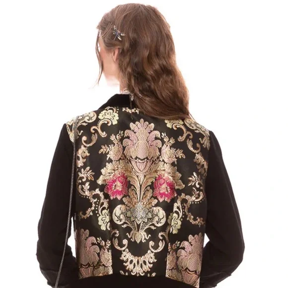 Aratta The Heart of Autumn Elegant Black Coat - Picture 6 of 7